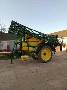 John Deere 832