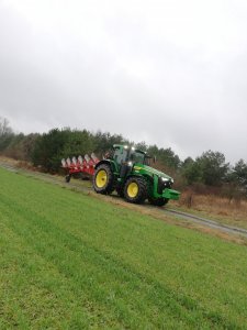 John deere 8R310 i Kuhn vari master 183