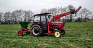 Ursus C-360 i rozsiewacz kos