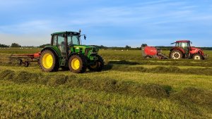 John Deere & Zetor