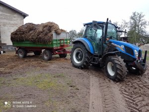 New Holland T.75, przyczepa Pronar 