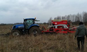 New Holland T7.200 &  Pottinger Terrasem R3