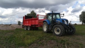 New Holland T7.200 z Rozrzutnikiem Roltrans