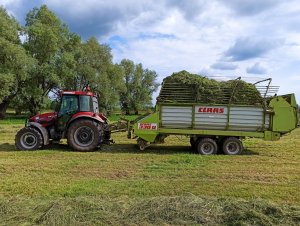 Claas Sprint 330u & Case 