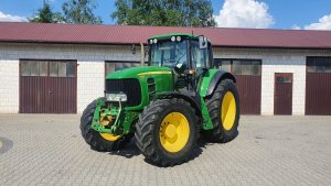 John Deere 7530