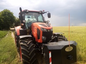 Kubota M7133