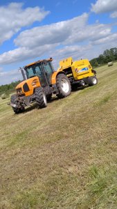 Renault Ares 616RZ + New Holland BR6090