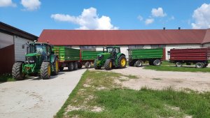 John Deere 6630 i 6195M z przyczepami