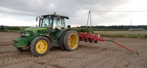 John Deere 5820