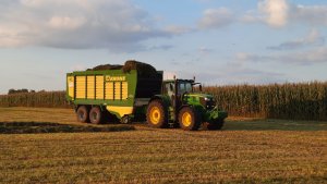 John Deere 6195M i Krone MX370GD