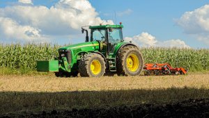 John Deere 8220