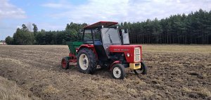 Ursus C-360 i rozsiewacz kos