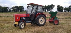 Ursus C-360 i rozsiewacz kos