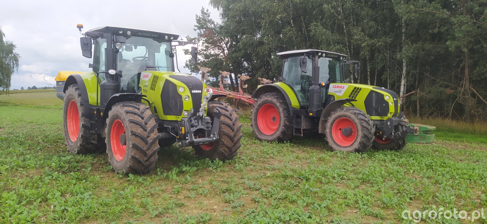 2x Claas Arion 610