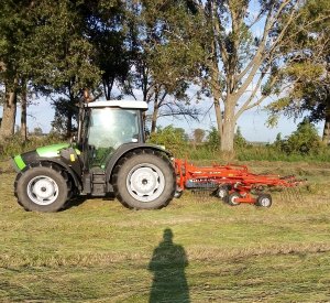 Deutz -fahr agrofarm 410 i Kuhn