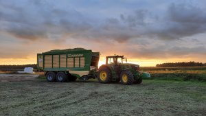 John Deere 6195M i Krone MX370GD