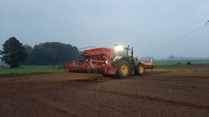 John Deere 6195M i Kuhn Sitera  3030