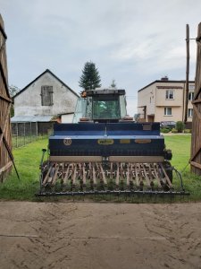 Massey Ferguson 3050 i zestaw uprawowo siewny 