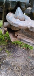 Pęknięty dolny zaczep w zetorze