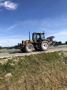 Renault 155.54 & Krone mustang