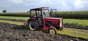 Ursus C-360 i pług UG 3