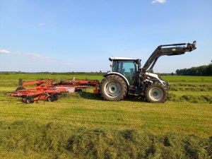 Valtra A104 kuhn GA 7501