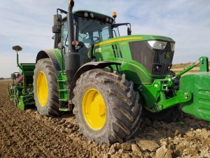 John Deere 6175M i Amazone AD 