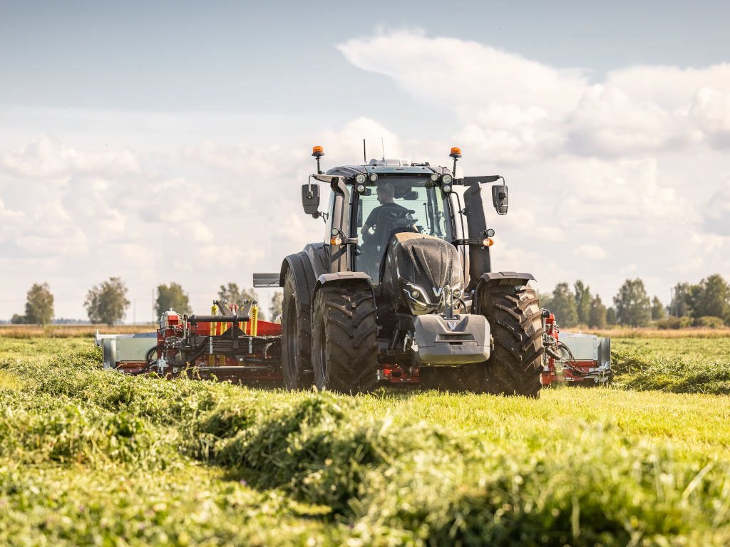 PRZEDSPRZEDAŻ VALTRA 2022