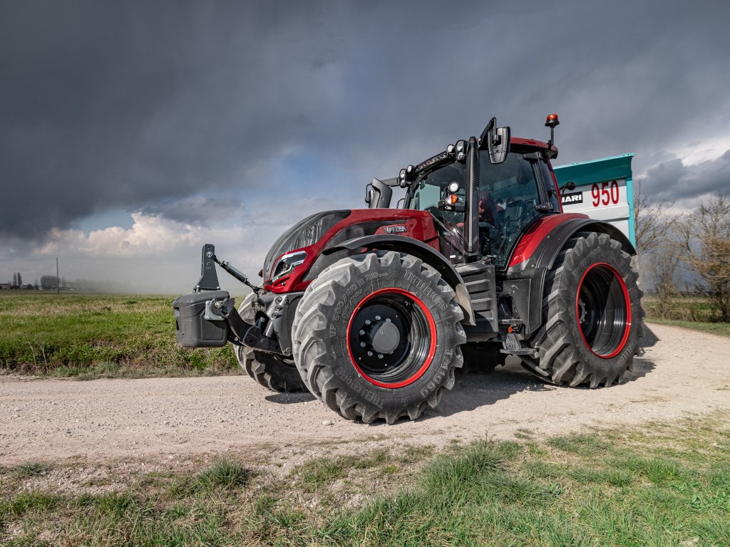 PRZEDSPRZEDAŻ VALTRA 2022