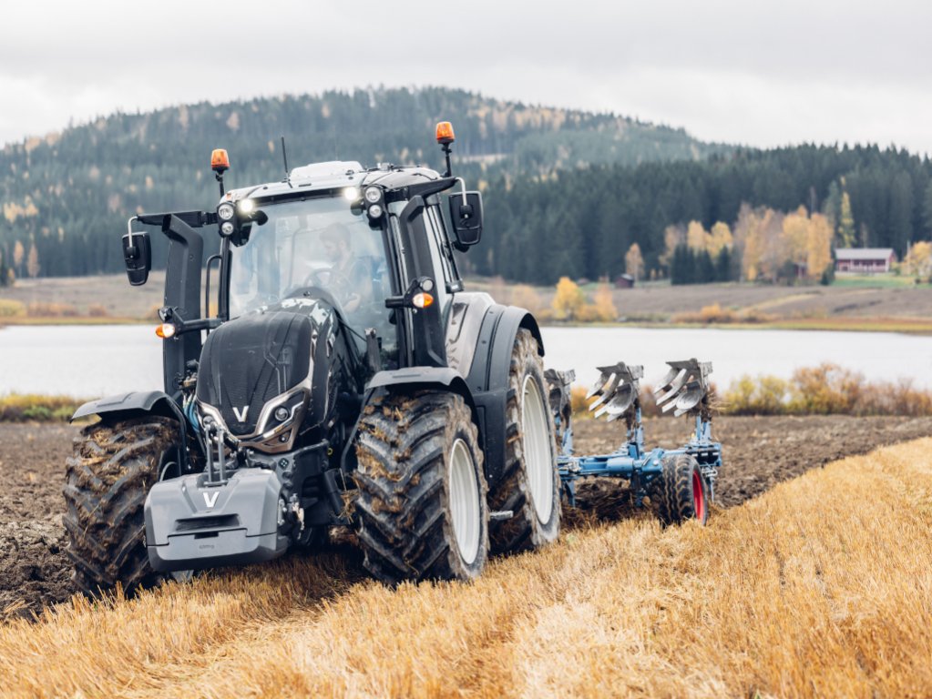 PRZEDSPRZEDAŻ VALTRA 2022
