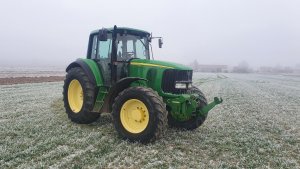 John Deere 6820