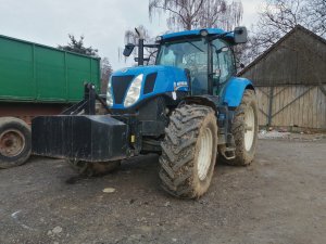 New holland t7. 235