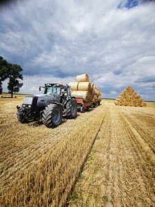 Valtra Valmet 8050 + przyczepy. 