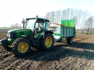 John Deere 5090M i Moskit.