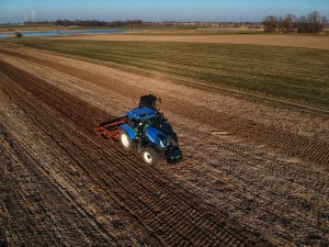 New Holland T6.125s & gruber