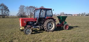 Ursus C-360 i rozsiewacz kos