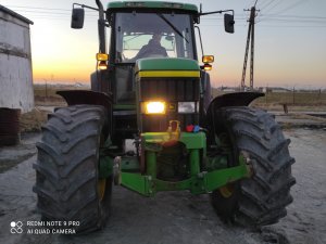 John Deere 6910