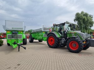 Fendt Vario 724 + rozrzutnik obornika