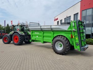 Fendt Vario 724 + rozrzutnik obornika