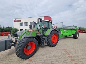 Fendt Vario 724 + rozrzutnik obornika