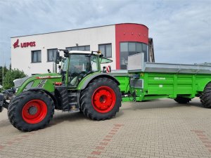 Fendt Vario 724 + rozrzutnik obornika