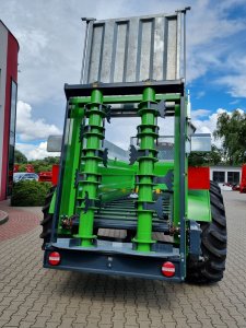 Rozrzutnik obornika Izelmak 9 i 12 ton 