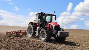 Massey Ferguson 8S.225 & Unia Group KOS 6,0 SH.