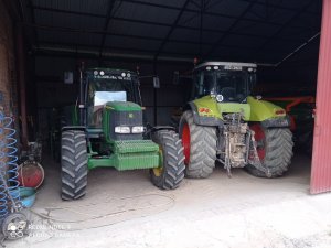 John Deere 6920 i Claas Axion 820