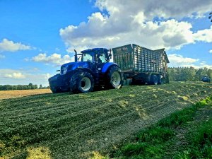 New Holland T7060