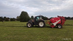 Valtra T175 + Lely Welger RP 160 V Xtra