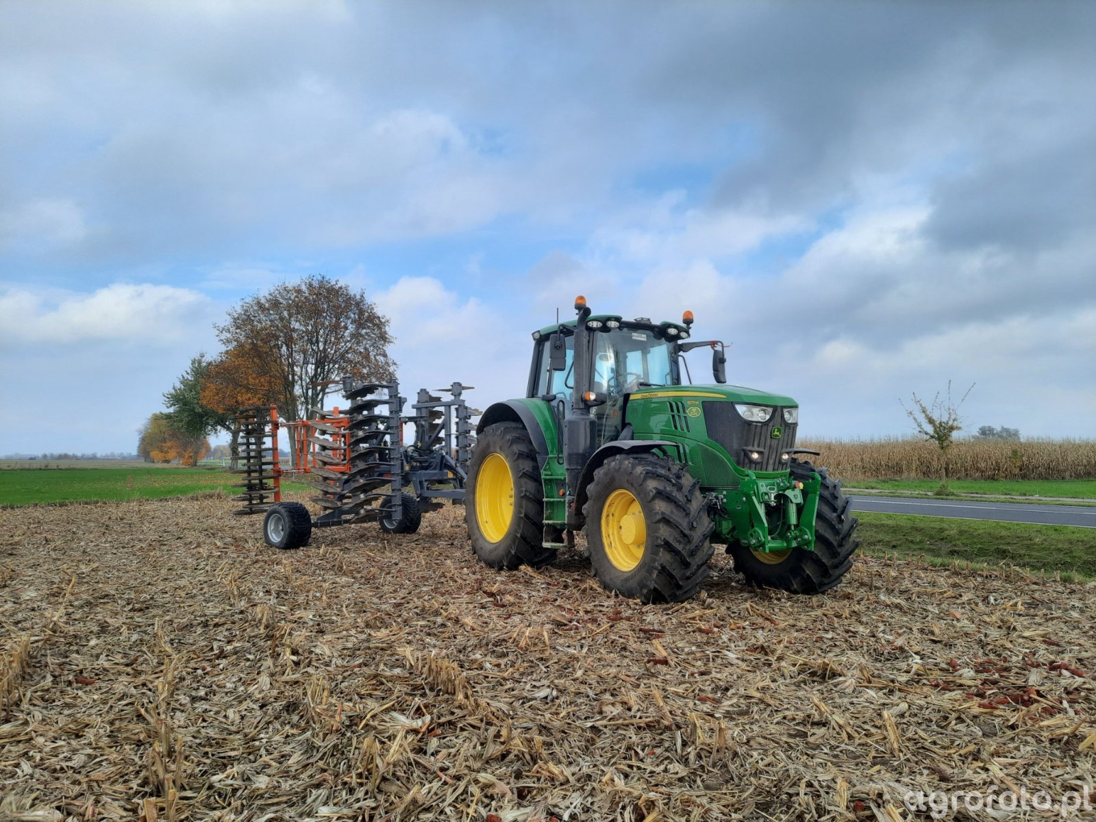 Foto ciągnik John deere 6175M id:821024 - Galeria rolnicza agrofoto
