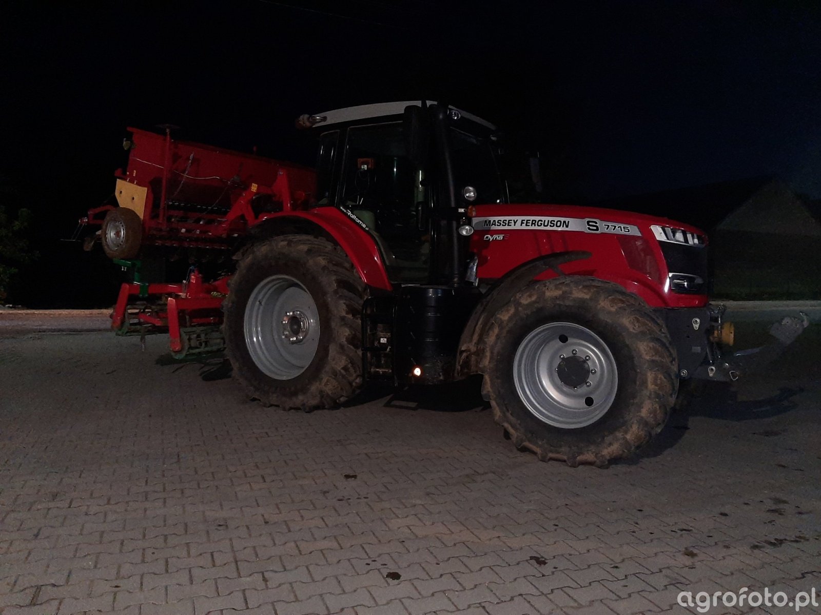 obraz-ci-gnik-massey-ferguson-7715s-id-820280-galeria-rolnicza-agrofoto