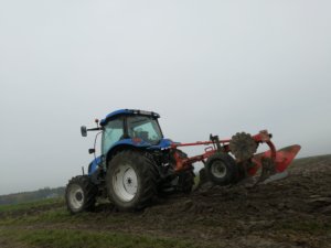 New Holland TS110A + Akpil 