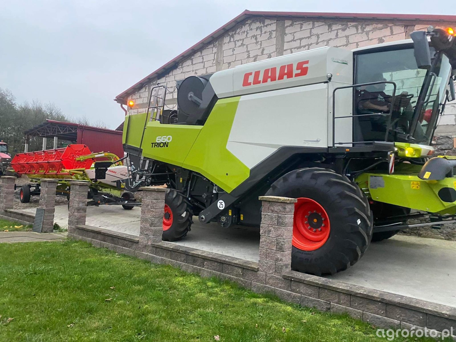 Claas Trion 660 